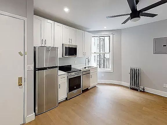 2nd image of 291 Lincoln Pl #D8
