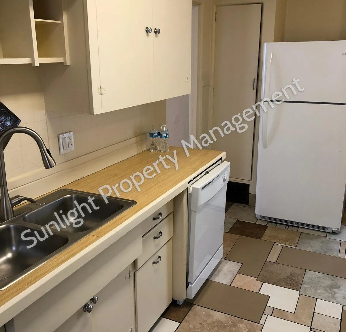 3 bed, 1.5 bath, 1648 sqft, $1,995 — Photo 3