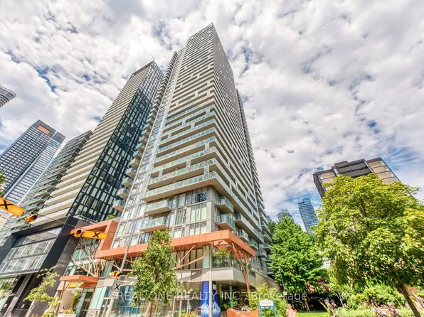 50 Wellesley St E #3706, Toronto, ON M4Y 0C8