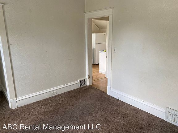 3rd image of 702 1/2 6th Ave S
