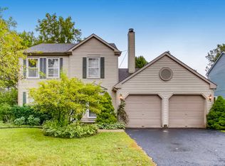 330 N Fiore Pkwy, Vernon Hills, IL 60061