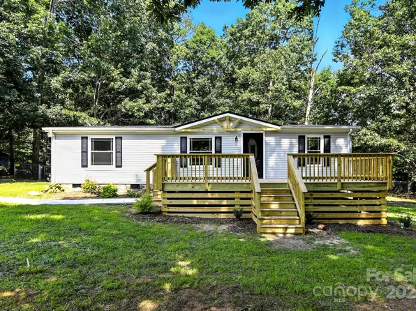 2734 Orangewood Ln, Newton, NC 28658