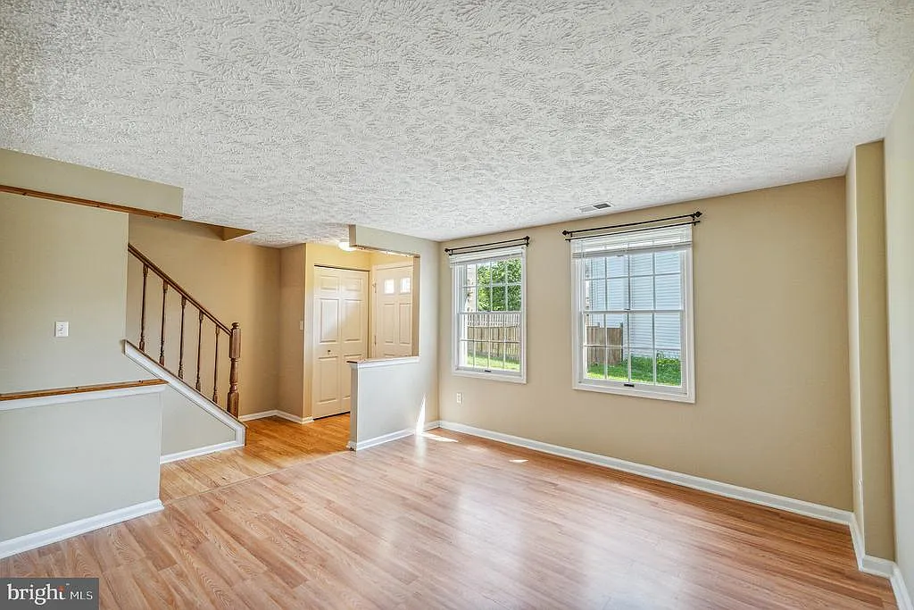 3 bed, 2.5 bath, 1220 sqft, $2,450 — Photo 2