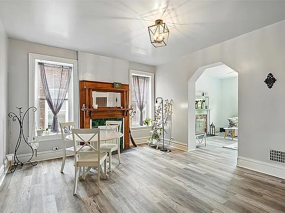 3rd image of 3924 Botanical Ave #A