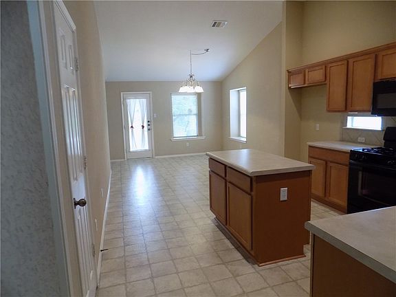 4th image of 308 Bandstand Ln