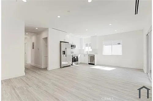 715 W Hyde Park Blvd Photo 1