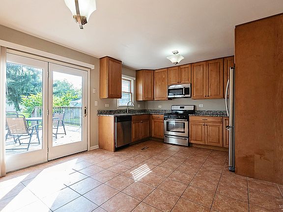 5th image of 7161 East Ave