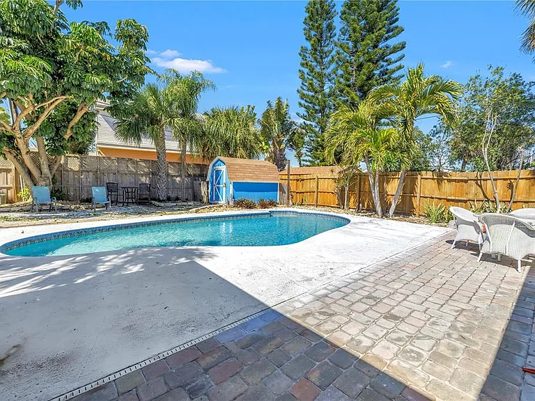 6892 Gulf Winds Dr #1 — Photo 40