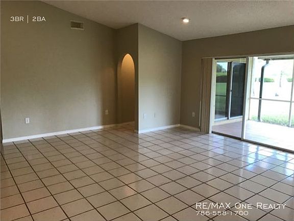 5th image of 421 NW 187th Ave