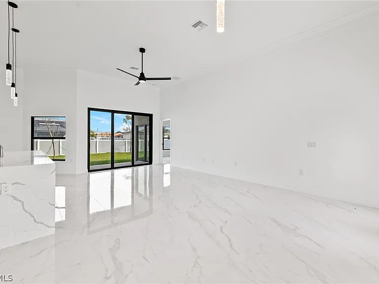 1413 NE 15th Terrace Cpe — Photo 5