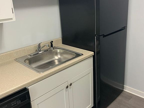 5th image of 3925 Bauer Dr APT 10