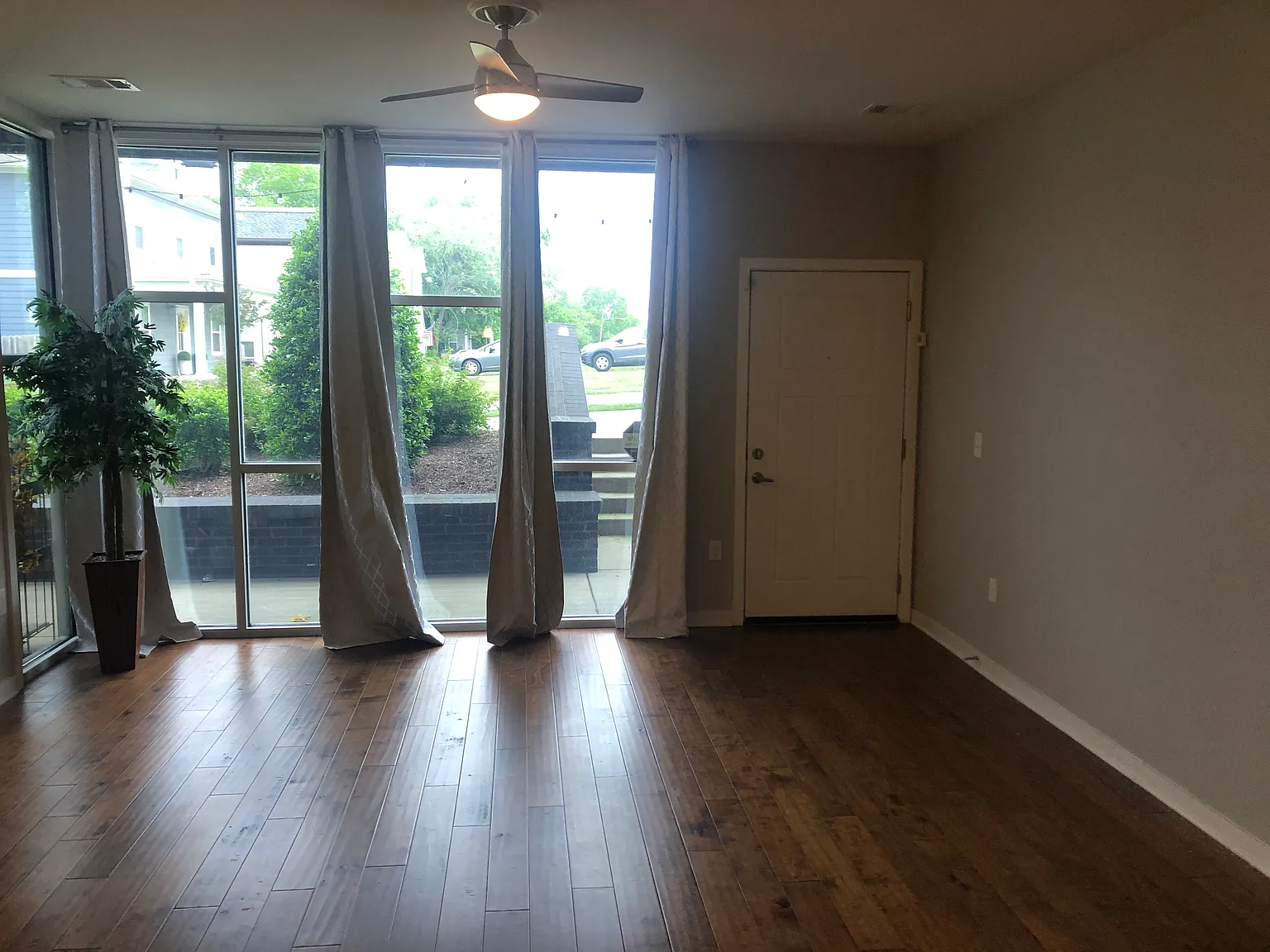 1 bed, 875 sqft, $1,700 — Photo 3
