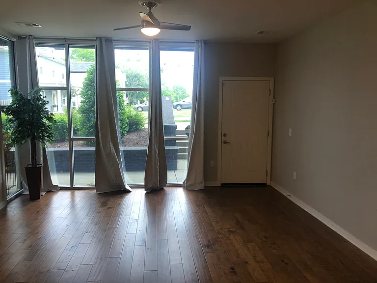 1124 Litton Ave — Photo 3