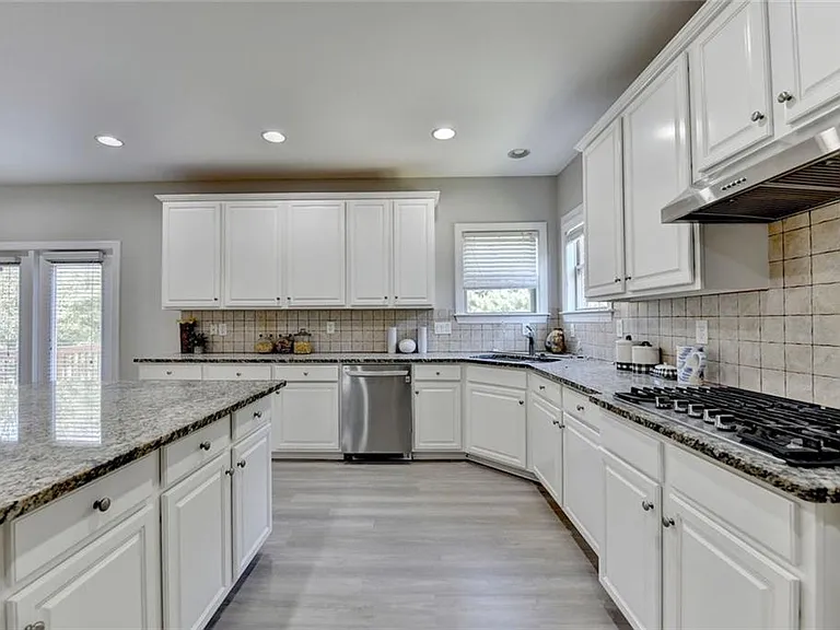 4805 Shelbourne Dr — Photo 30