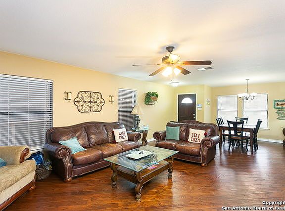 4th image of 15418 Walnut Creek Dr