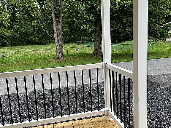 3rd image of 35 Tree Line Ln