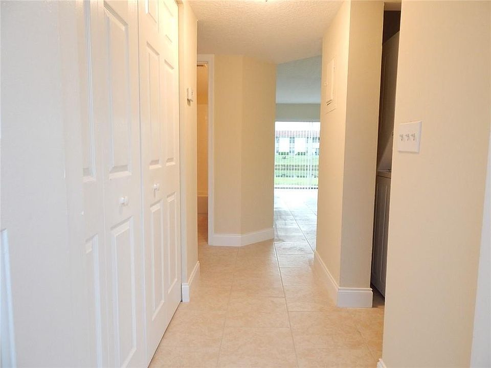 1st image of 10155 Twin Lakes Dr