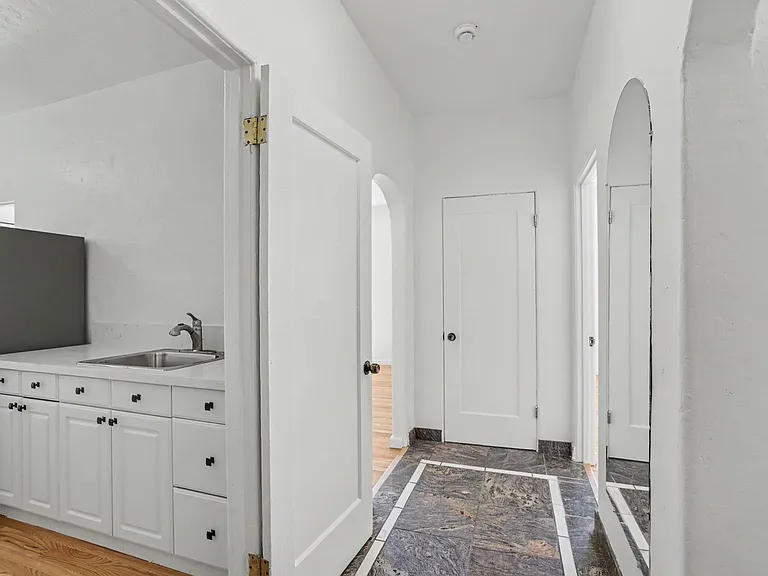 611 E 20th St #202 — Photo 10