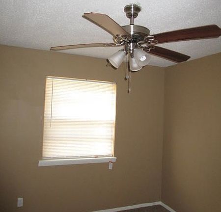 4th image of 4917 Hilandale Dr