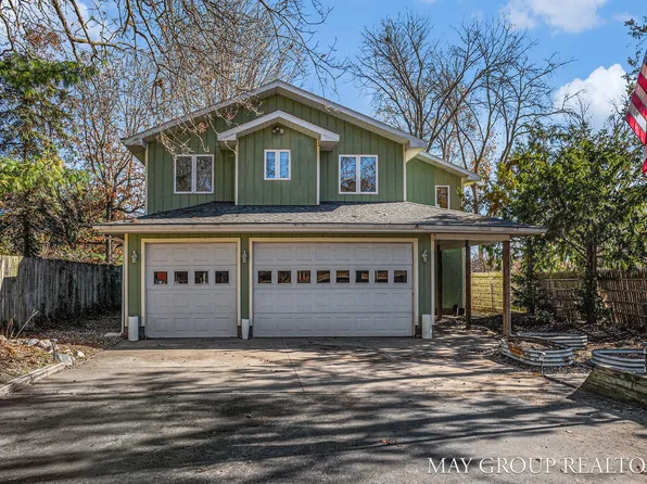 1735 Edwin Dr, Wayland, MI 49348