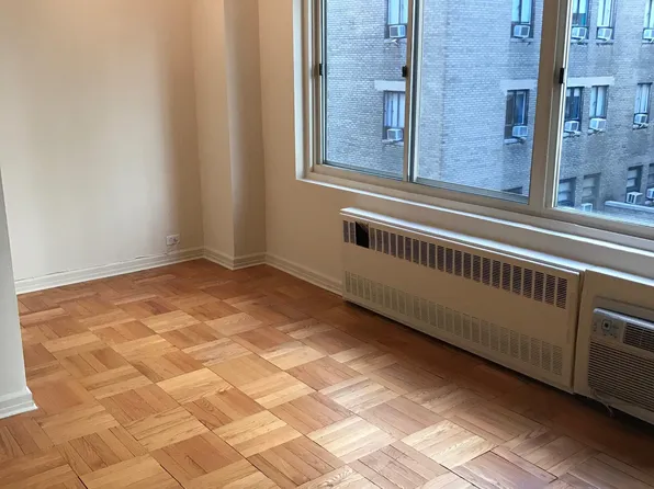 225 E 46th St APT 5B, New York, NY 10017