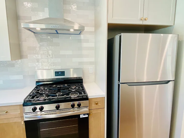 673 Mira Mar Ave — Photo 9