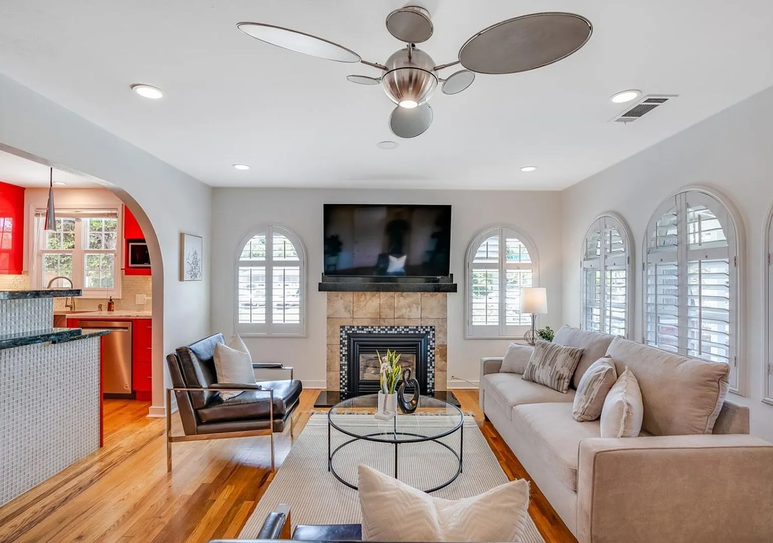 Charming 3 bedroom, 1 bathroom single family home in Santa Clara — Photo 3