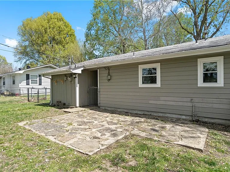 1551 N Stephens Ave — Photo 19