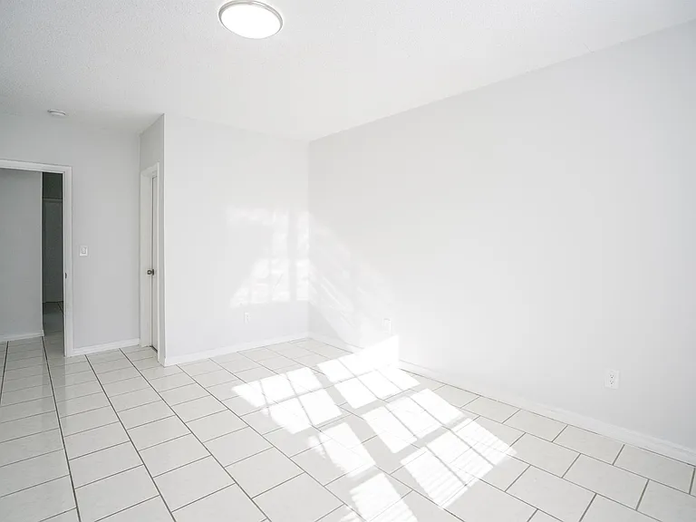 1940 Bay Dr #15 — Photo 17