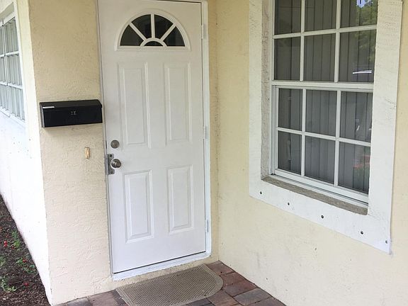 3rd image of 2560 NE 12th St