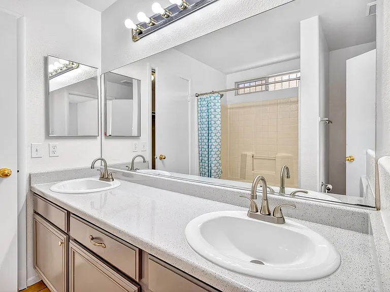 5683 Halvern Ave — Photo 9