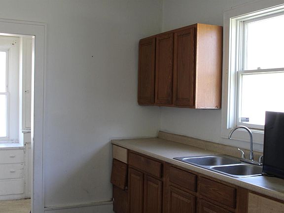 4th image of 728 W 14th St