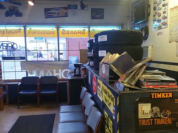 4th image of 635 Burnham Ave