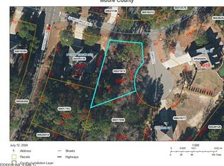Surry Cir S, Pinehurst, NC 28374