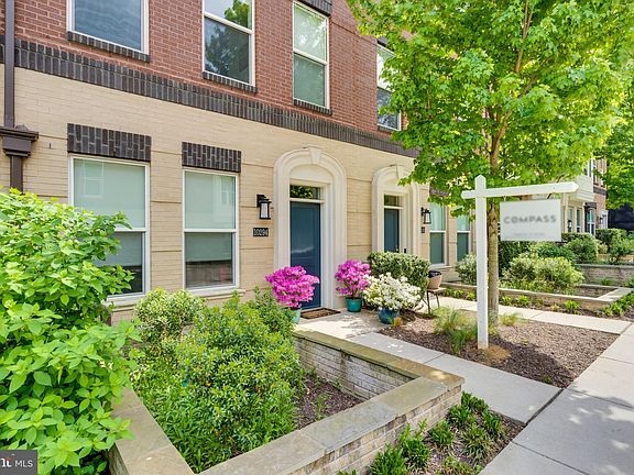 2nd image of 10294 Grosvenor Pl