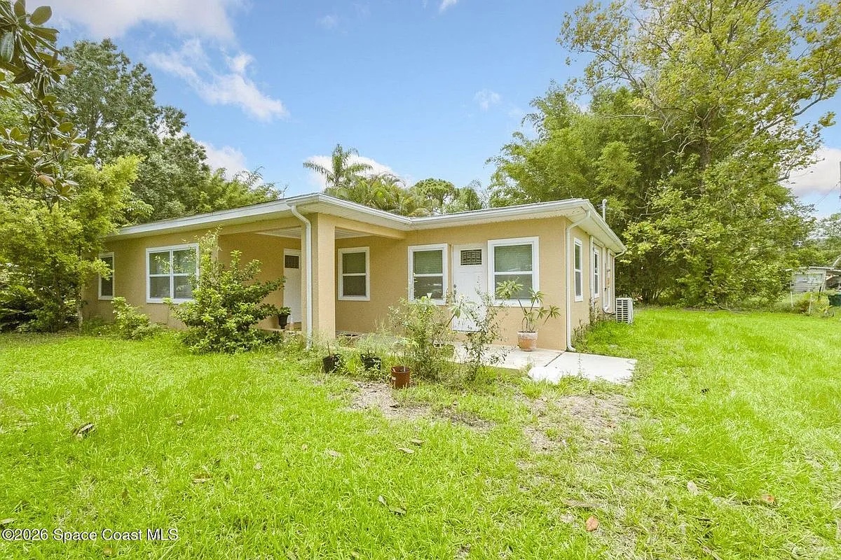 3 bed, 2.0 bath, 1418 sqft, $1,975 — Photo 2