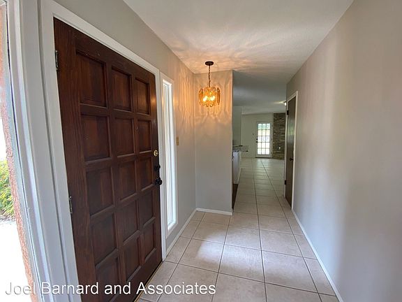 4th image of 120 Hunters Glen Dr