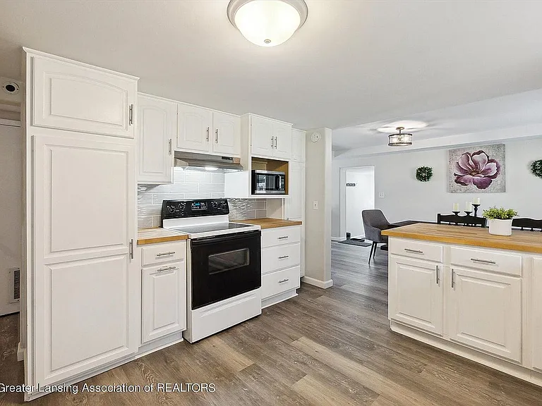 5953 Okemos Rd — Photo 2