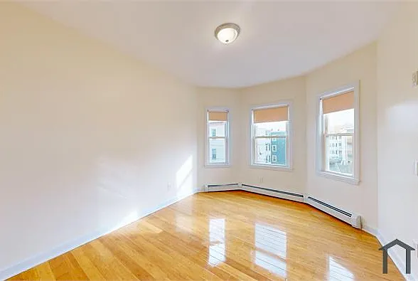 3 bed, 1100 sqft, $3,200 — Photo 4