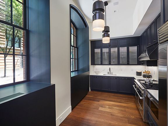 4th image of 36 Bleecker St