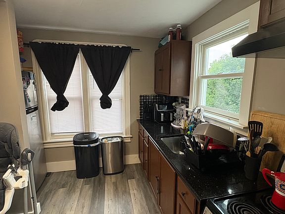 2nd image of 182 High St #2