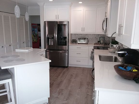 5th image of 6801 Farragut Ln