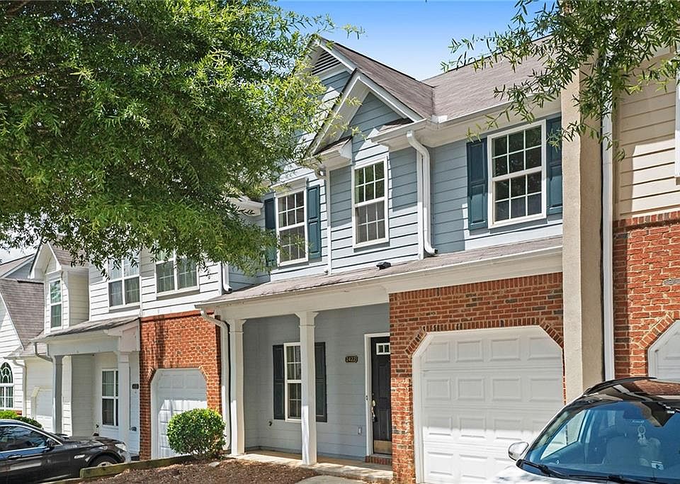 1st image of 2422 Suwanee Pointe Dr