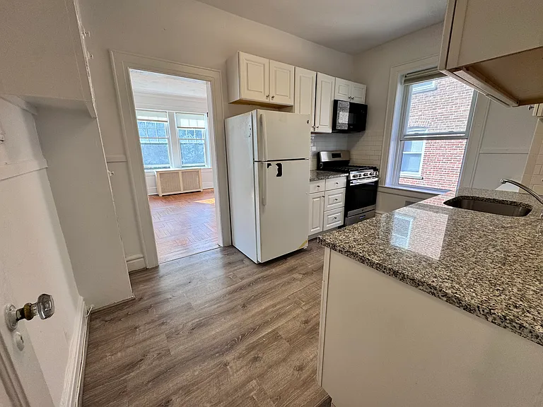 30 Gates Ave — Photo 10