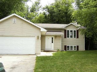 631 Candlewick Dr N, Poplar Grove, IL 61065