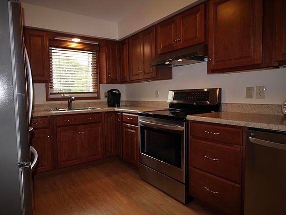 5th image of 948 Canterbury Ln
