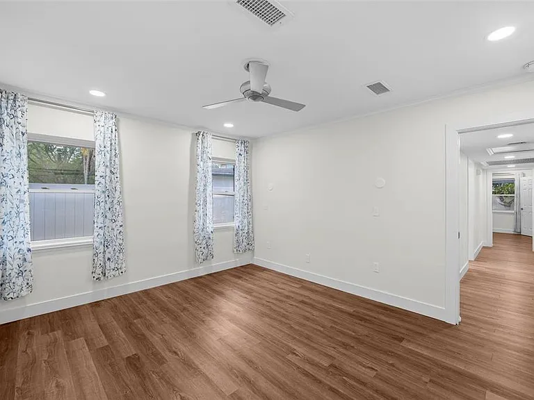 402 Erie Ave — Photo 35