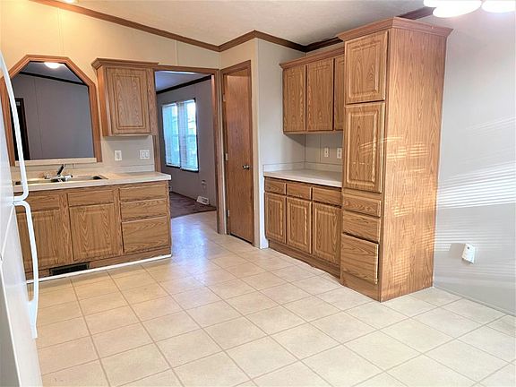 3rd image of 376 Linda Ln