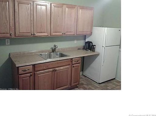 2nd image of 109 Pearl St APT 3A