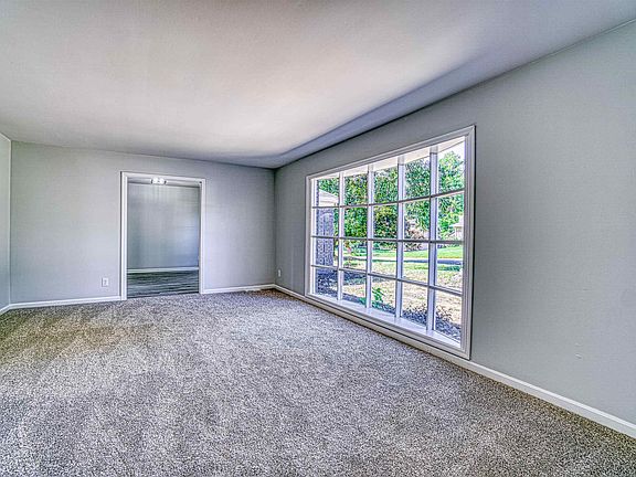 3rd image of 5566 Byerson Dr